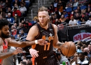 爱游戏大厅-魔术险胜福建队，德罗赞状态火热