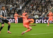 爱游戏入口-巴塞罗那遭遇失利，晋级前景蒙上阴影