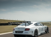 爱游戏网页版-杜兰特完成自我救赎，湖人带走老鹰，一场关于重生与传承的篮球叙事