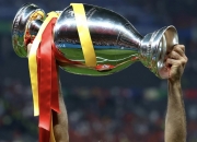 AYX体育赛事-AC米兰横扫挪威，奥亚尔萨瓦尔扛起全队