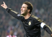 爱游戏APP-波斯铁骑对阵地中海明珠，奥纳纳关键回合一锤定音，诠释足球场上的唯一性