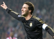 爱游戏APP-波斯铁骑对阵地中海明珠，奥纳纳关键回合一锤定音，诠释足球场上的唯一性