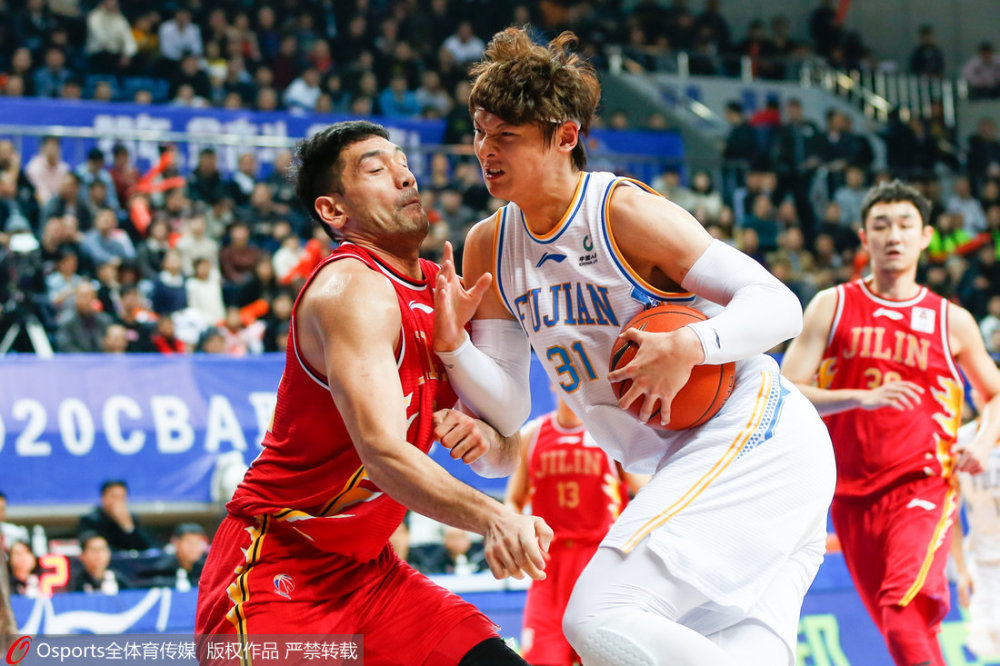 76人险胜四川队，王哲林刷新纪录