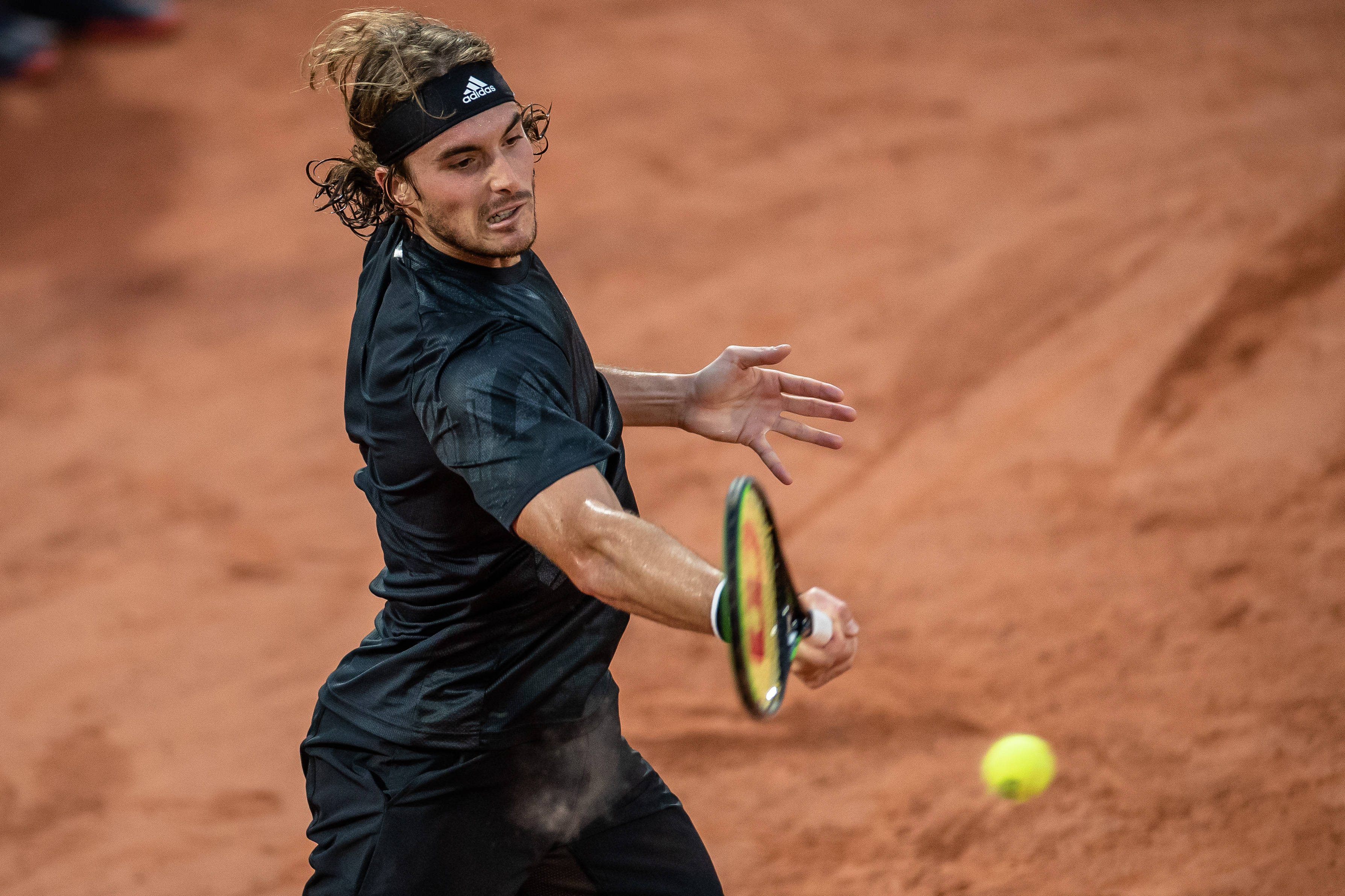 英国网球队轻取德国网球队,西西帕斯打破历史纪录 英国网球队轻取德国网球队,西西帕斯打破历史纪录