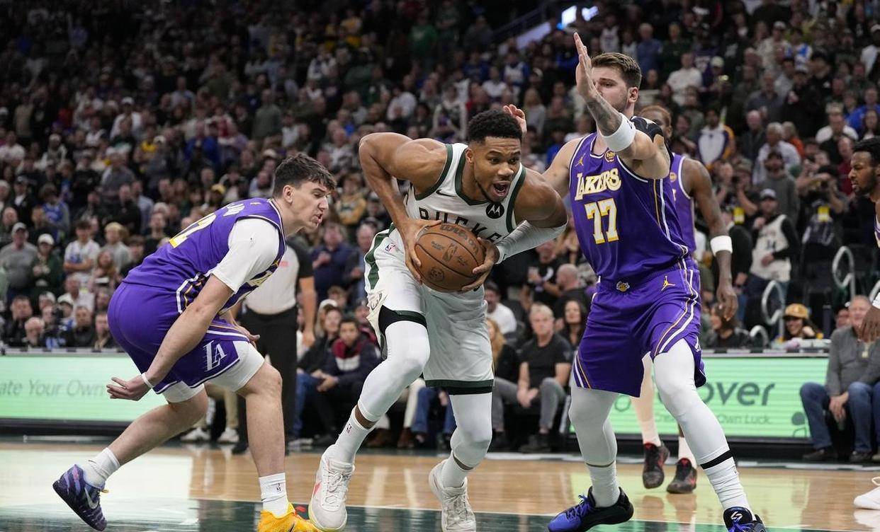 雄鹿碾压湖人,戈贝尔带队取胜 雄鹿碾压湖人,戈贝尔带队取胜