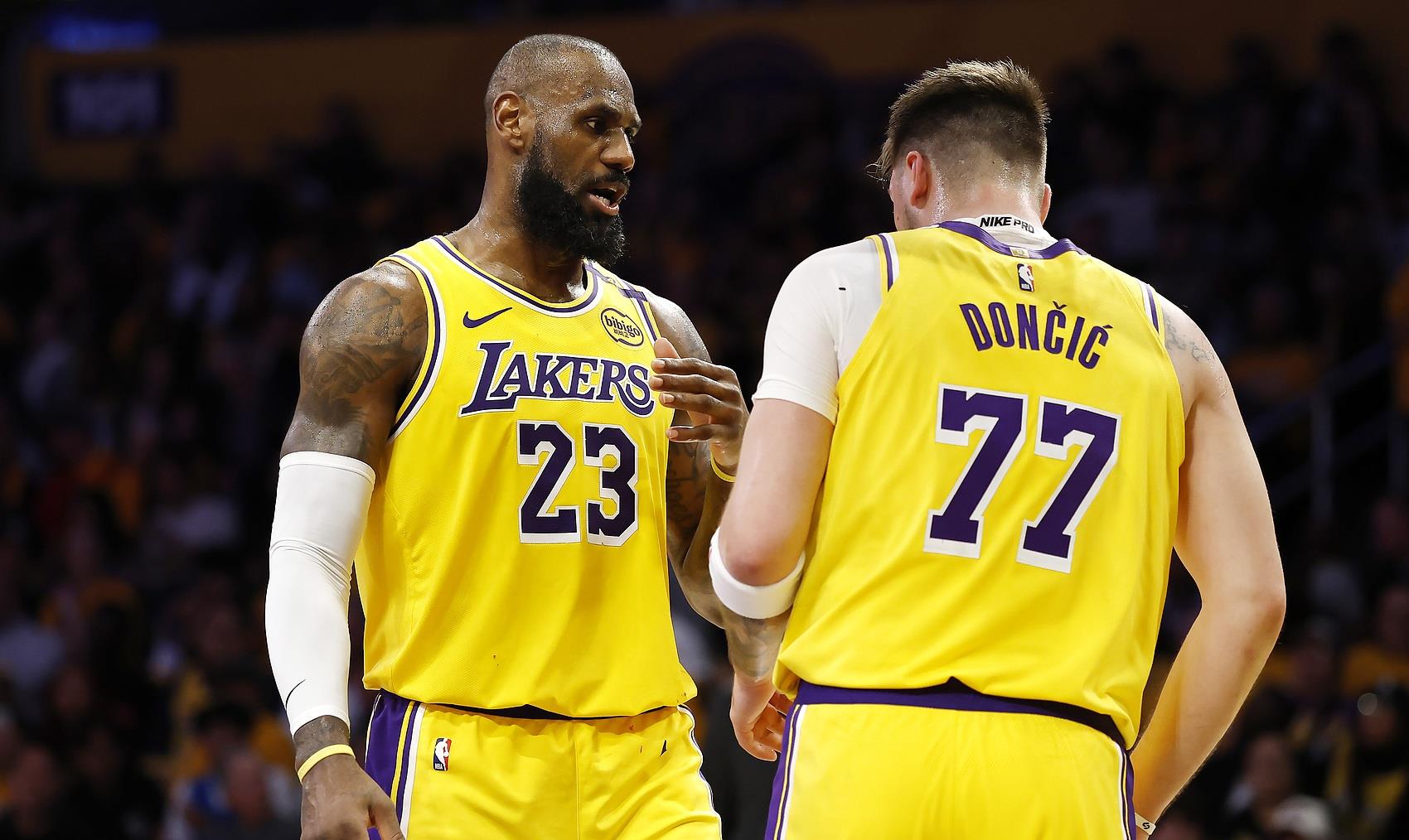 76人横扫湖人B队，乔治关键制胜