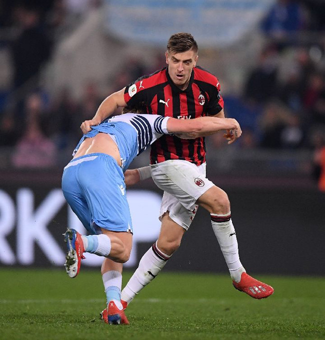 罗马客场战平,争四形势严峻 罗马客场战平,争四形势严峻